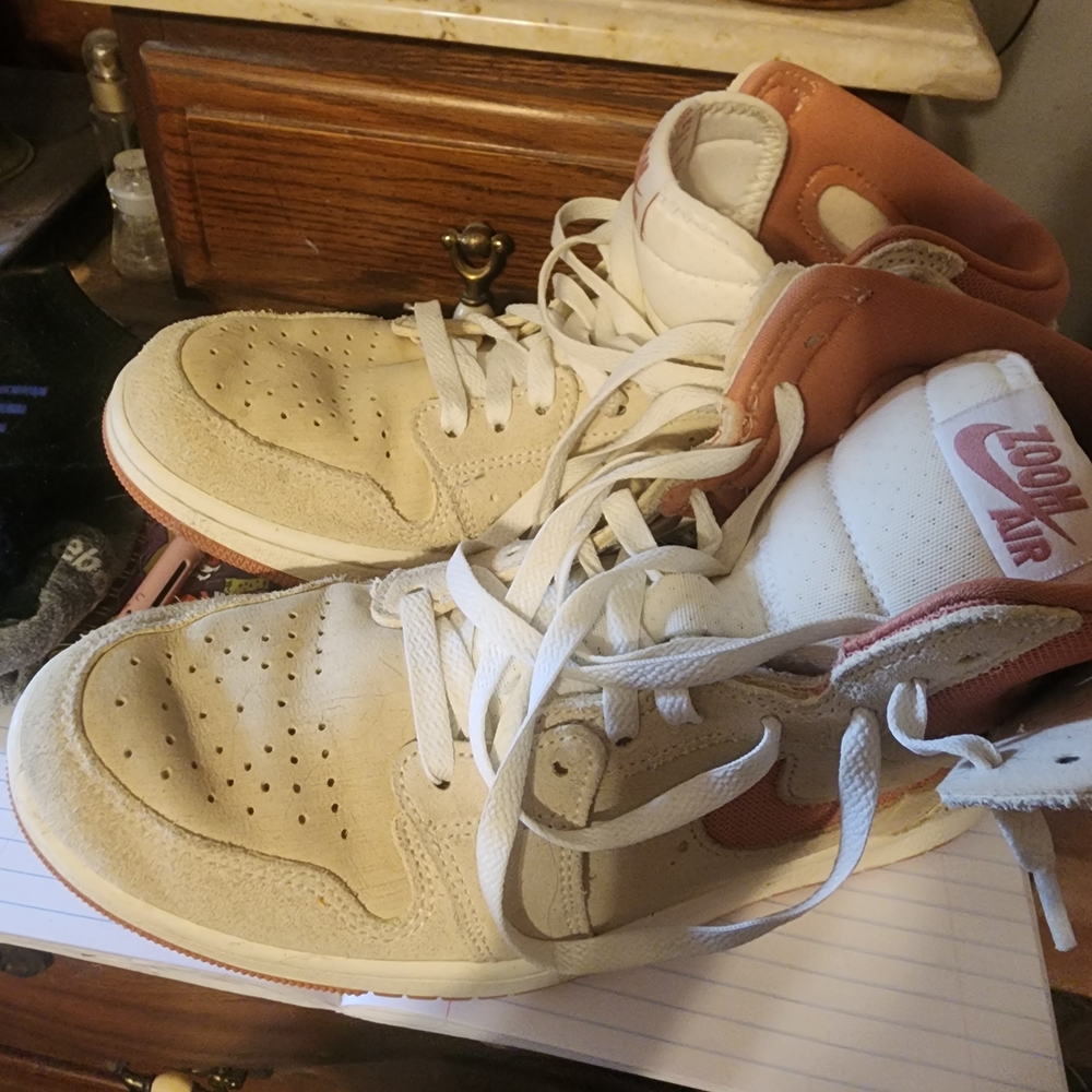 Nike Athletic Shoes Beige and Orange